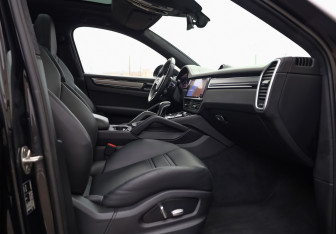 Подержанный автомобиль Porsche Cayenne 2021 года (30 фото)