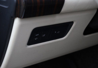 Подержанный автомобиль Land Rover Range Rover 2016 года (29 фото)