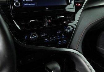 Подержанный автомобиль Toyota Camry Sedan 2022 года (17 фото)