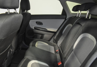 Подержанный автомобиль Kia Ceed Wagon 2014 года (11 фото)