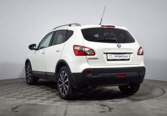 Подержанный автомобиль Nissan Qashqai 2012 года (7 фото)