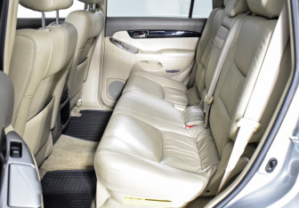 Подержанный автомобиль Toyota Land Cruiser Prado 2008 года (12 фото)