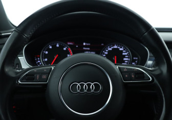 Подержанный автомобиль Audi A6 Sedan 2012 года (25 фото)