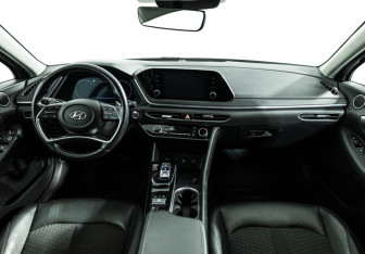 Подержанный автомобиль Hyundai Sonata 2019 года (13 фото)