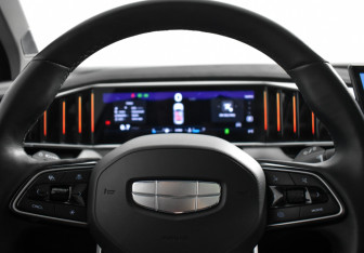 Подержанный автомобиль Geely Atlas 2023 года (19 фото)