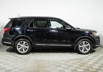 Подержанный автомобиль Ford Explorer 2018 года (5 фото)