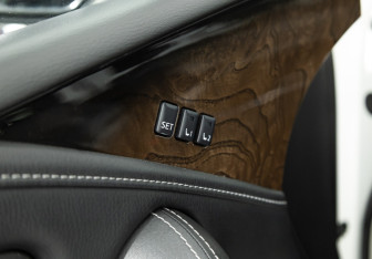 Подержанный автомобиль Infiniti QX80 2018 года (17 фото)