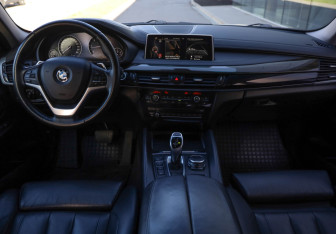 Подержанный автомобиль BMW X6 2015 года (7 фото)