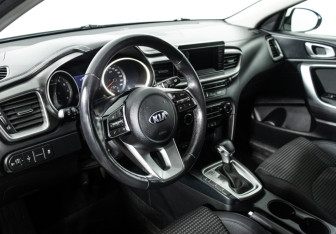 Подержанный автомобиль Kia Ceed Wagon 2019 года (11 фото)