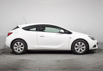 Подержанный автомобиль Opel Astra Hatchback 2014 года (4 фото)