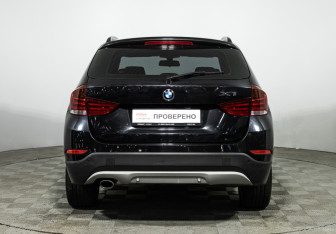 Подержанный автомобиль BMW X1 2012 года (6 фото)