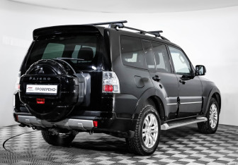 Подержанный автомобиль Mitsubishi Pajero 2013 года (5 фото)