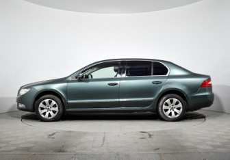 Подержанный автомобиль Skoda Superb Liftback 2013 года (8 фото)