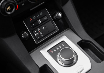Подержанный автомобиль Land Rover Discovery 2014 года (18 фото)
