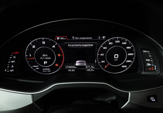 Подержанный автомобиль Audi Q7 2016 года (12 фото)