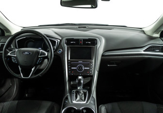 Подержанный автомобиль Ford Mondeo Sedan 2018 года (13 фото)