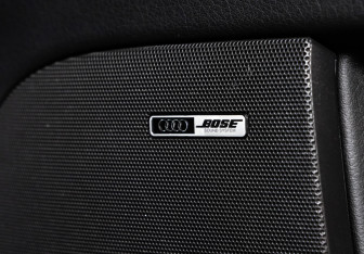 Подержанный автомобиль Audi S4 Sedan 2005 года (27 фото)