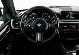 Подержанный автомобиль BMW X5 2016 года (12 фото)