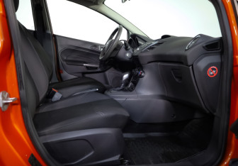 Подержанный автомобиль Ford Fiesta Hatchback 2016 года (19 фото)