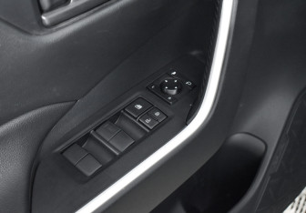Подержанный автомобиль Toyota RAV4 2020 года (9 фото)