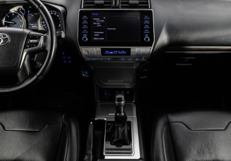 Подержанный автомобиль Toyota Land Cruiser Prado 2021 года (15 фото)