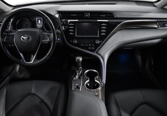 Подержанный автомобиль Toyota Camry Sedan 2021 года (15 фото)