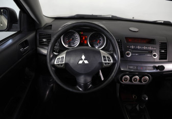 Подержанный автомобиль Mitsubishi Lancer Sedan 2008 года (10 фото)