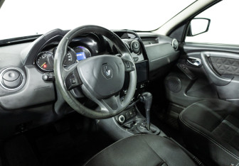 Подержанный автомобиль Renault Duster 2015 года (11 фото)