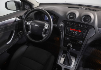 Подержанный автомобиль Ford Mondeo Sedan 2011 года (8 фото)