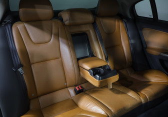 Подержанный автомобиль Volvo S60 2011 года (22 фото)