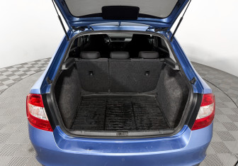 Подержанный автомобиль Skoda Rapid Liftback 2014 года (18 фото)