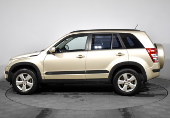 Подержанный автомобиль Suzuki Grand Vitara 2010 года (8 фото)