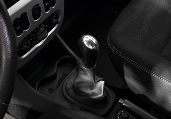 Подержанный автомобиль Renault Sandero 2014 года (10 фото)