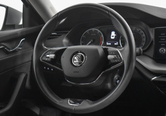 Подержанный автомобиль Skoda Octavia Liftback 2021 года (14 фото)