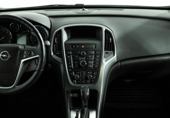 Подержанный автомобиль Opel Astra Hatchback 2014 года (14 фото)