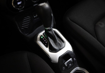 Подержанный автомобиль Jeep Renegade 2017 года (17 фото)