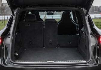 Подержанный автомобиль Porsche Cayenne 2018 года (36 фото)