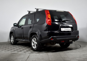 Подержанный автомобиль Nissan X-Trail 2008 года (7 фото)
