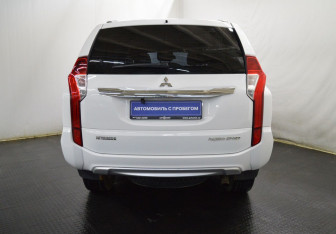 Подержанный автомобиль Mitsubishi Pajero Sport 2020 года (5 фото)