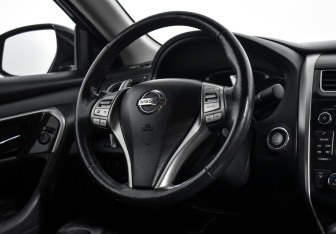Подержанный автомобиль Nissan Teana 2015 года (16 фото)