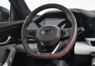 Подержанный автомобиль Geely Monjaro 2023 года (14 фото)