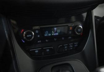 Подержанный автомобиль Ford Kuga 2015 года (16 фото)