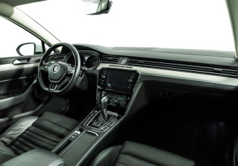 Подержанный автомобиль Volkswagen Passat Sedan 2018 года (9 фото)