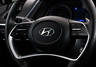 Подержанный автомобиль Hyundai Sonata 2021 года (11 фото)