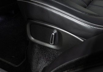 Подержанный автомобиль Land Rover Range Rover 2015 года (26 фото)