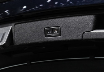 Подержанный автомобиль Volkswagen Touareg 2019 года (17 фото)