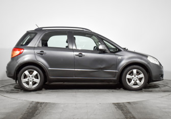 Подержанный автомобиль Suzuki SX4 Hatchback 2010 года (4 фото)