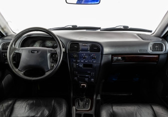 Подержанный автомобиль Volvo S40 2001 года (10 фото)