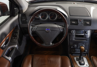 Подержанный автомобиль Volvo XC90 2013 года (10 фото)