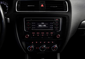 Подержанный автомобиль Volkswagen Jetta Sedan 2014 года (16 фото)